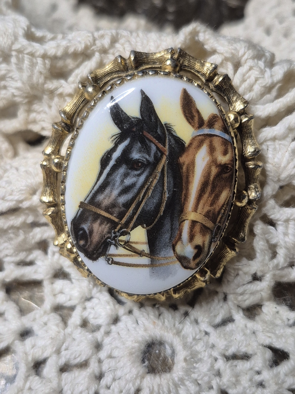 Vintage Horse Portrait Porcelain Brooch - Gold Tone